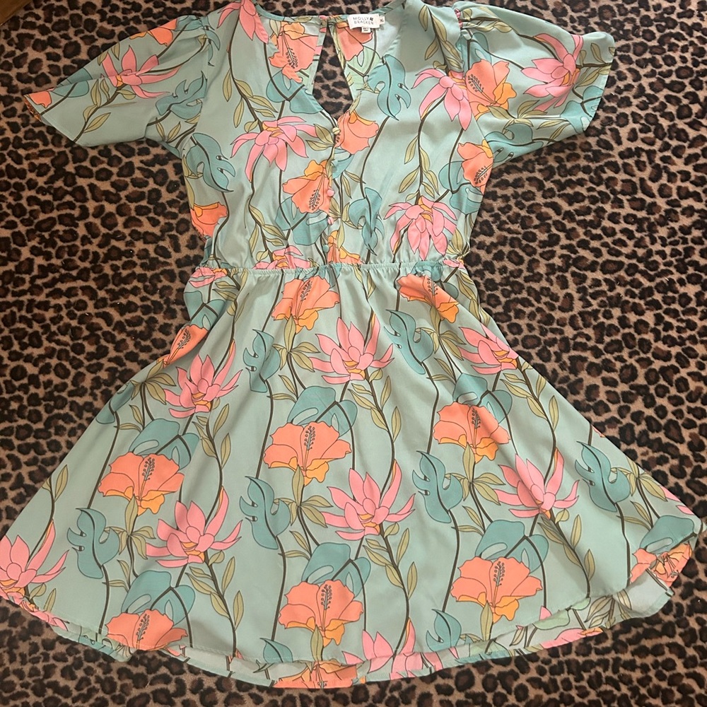 Pretty color XL dress with open back